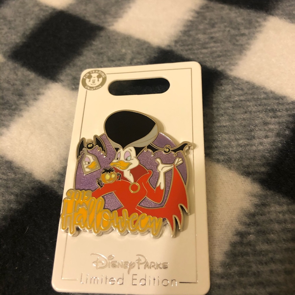 Collectible Halloween Disney Parks Limited Pins Oogie Boogie Bash - Picture 7 of 7